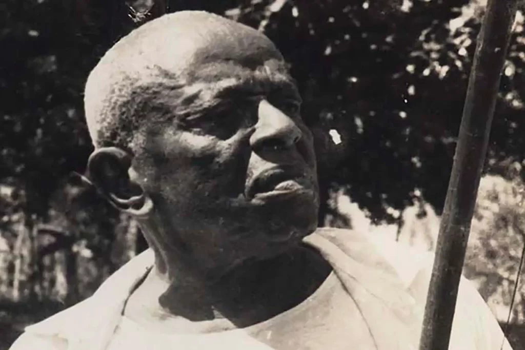 mestre bimba tocando berinbau