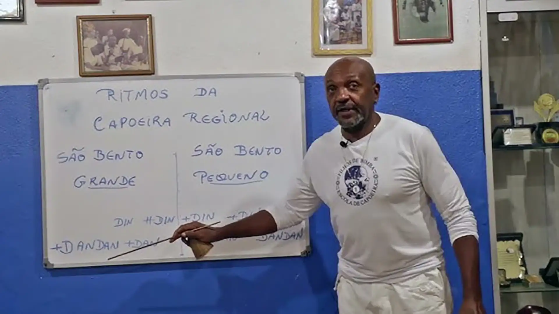 mestre nenel dando aula