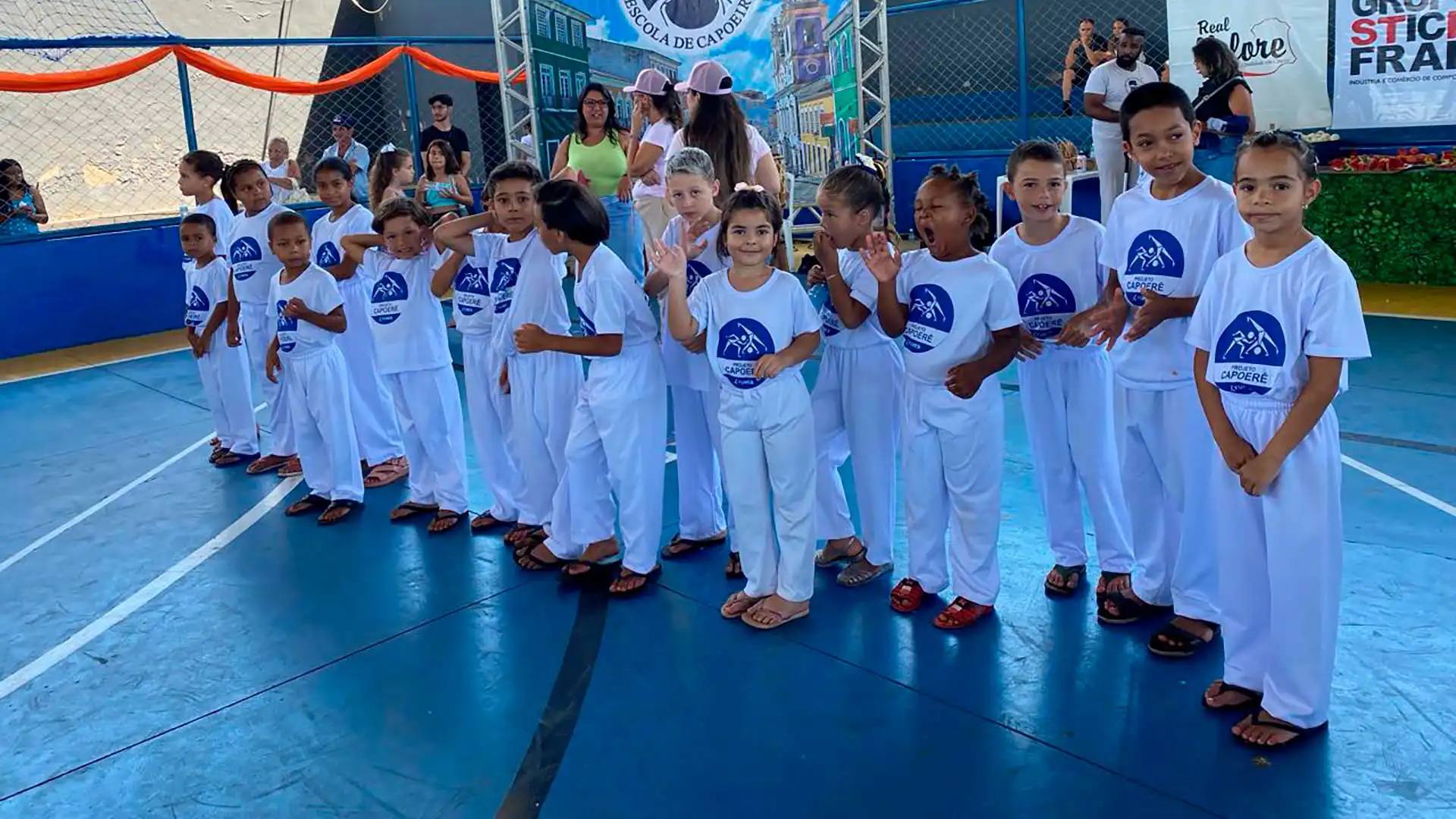 fumeb-projeto-capoere-claraval-alunos